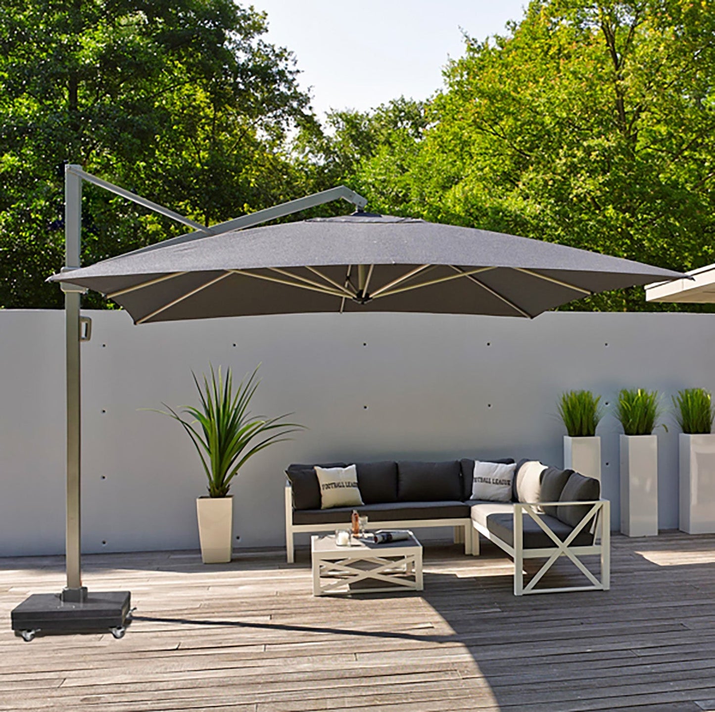 https://cdn.shopify.com/s/files/1/0602/3669/3732/files/7076P-cantilever-parasol-ICON-mood.jpg?v=1759732209