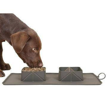 https://cdn.shopify.com/s/files/1/0715/8009/0681/products/Foldable-Pet-Bowl-perfect-dealz__59145.1663755626.1280.1280.jpg?v=1674669143
